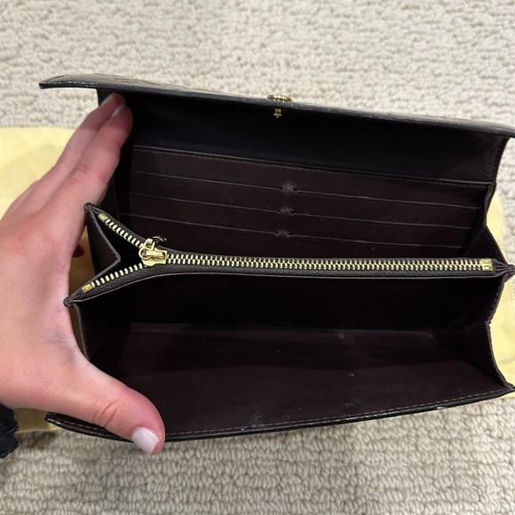 Louis Vuitton Amarante Rayures Monogram Vernis Sarah Wallet - Picture 4 of 6